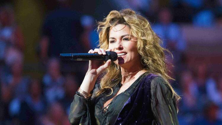 Shania Twain, performing live