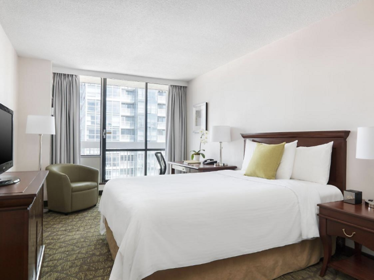 The 9 best cheap hotels in Toronto because why break the bank