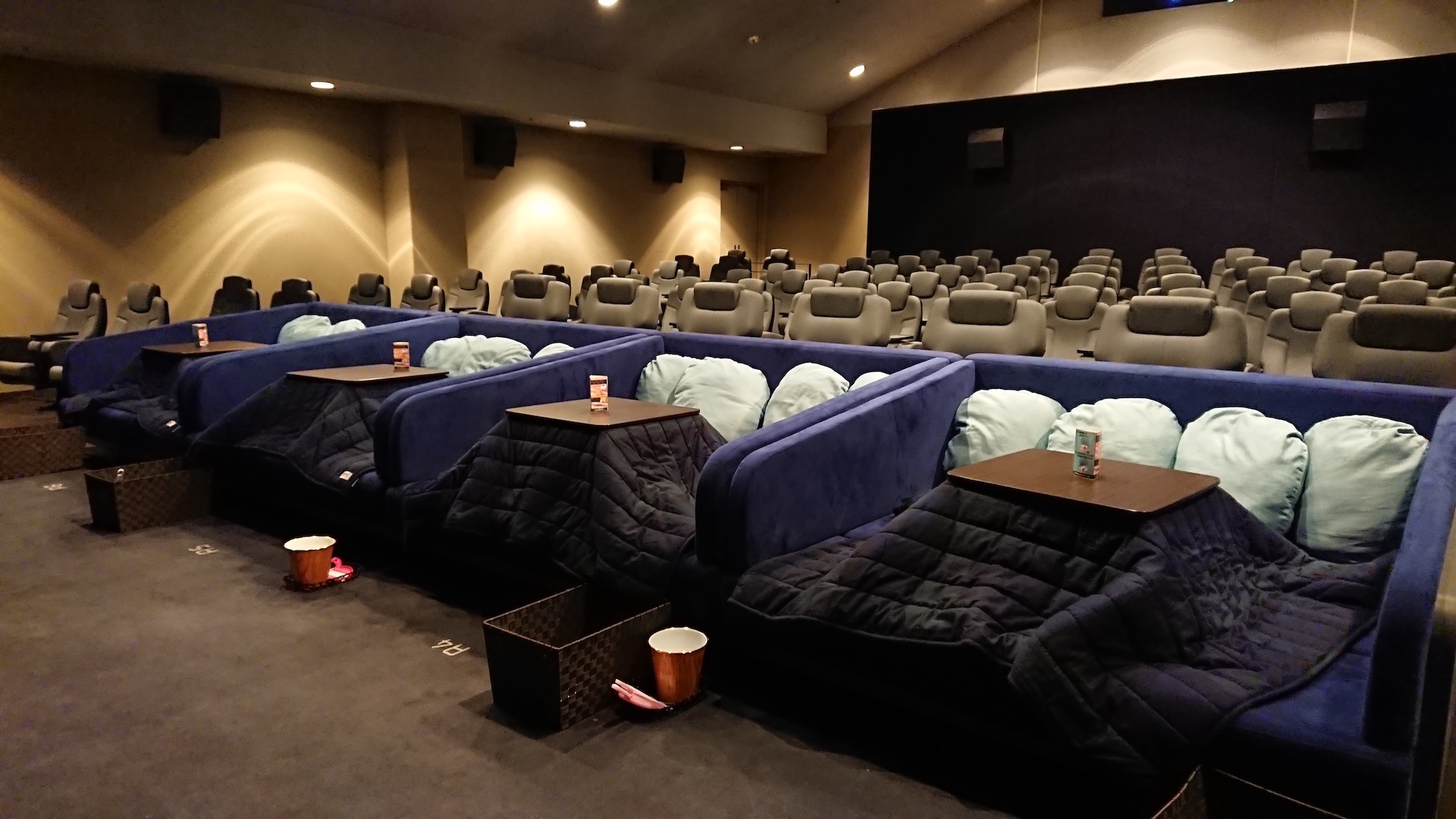 閉館を迎える新所沢シネパークで「こたつシート」が待望の復活