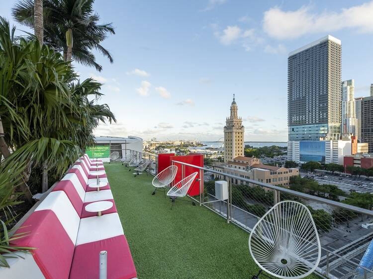 The best rooftop bars in the U.S. for top-notch cocktails and dazzling views