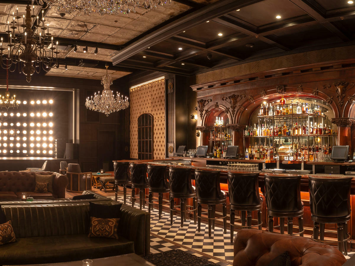 15 Best Speakeasies in the US for Secret Cocktails