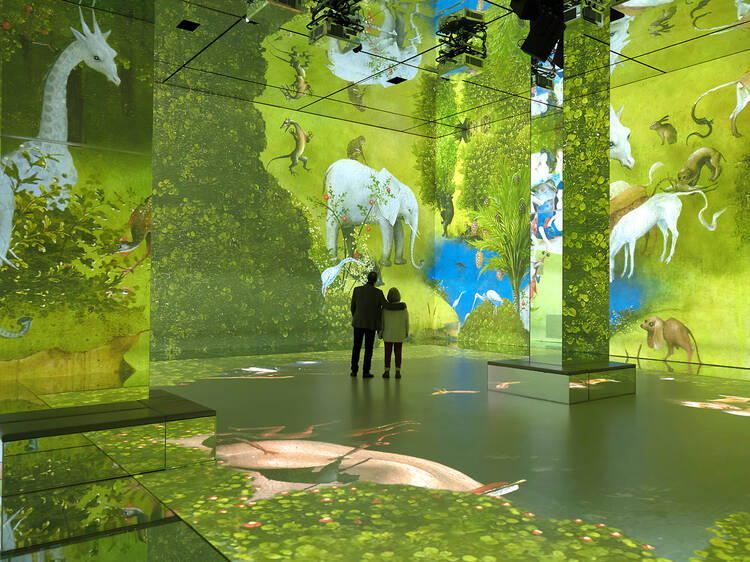 Fill your eyes will hypnotic art at high-tech immersive gallery Frameless