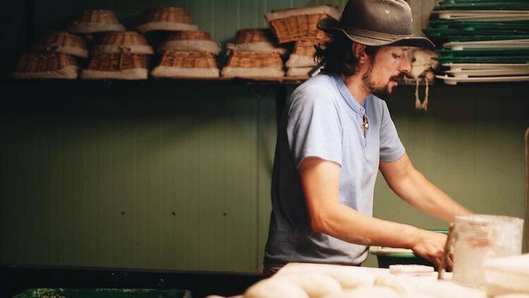 Boulanger au travail