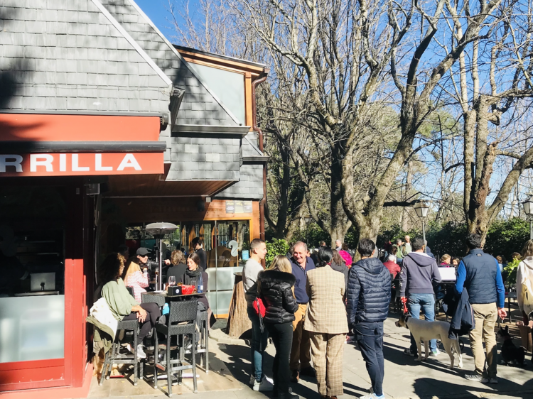 En plena sierra de Madrid: así es el histórico restaurante familiar donde termina el asfalto y empieza el bosque