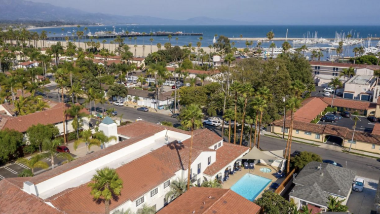 Aerial view of Mason Beach Inn and the shoreline in Santa Barbara.