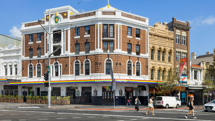 Courthouse Hotel, Taylor Square