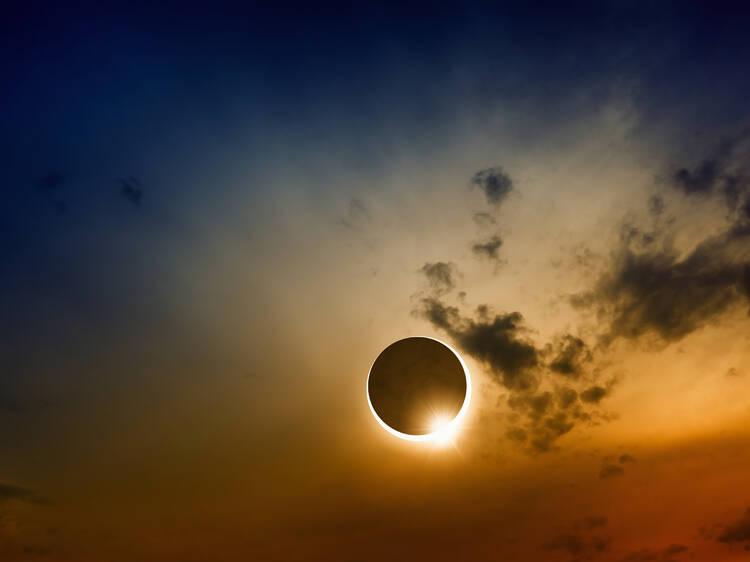 How long will the solar eclipse last and what are the 5 stages to know?