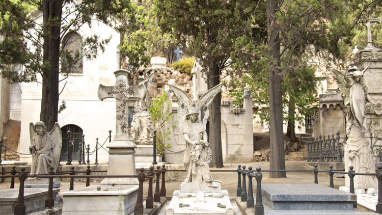 Do some reflecting at Cementiri de Montjuïc