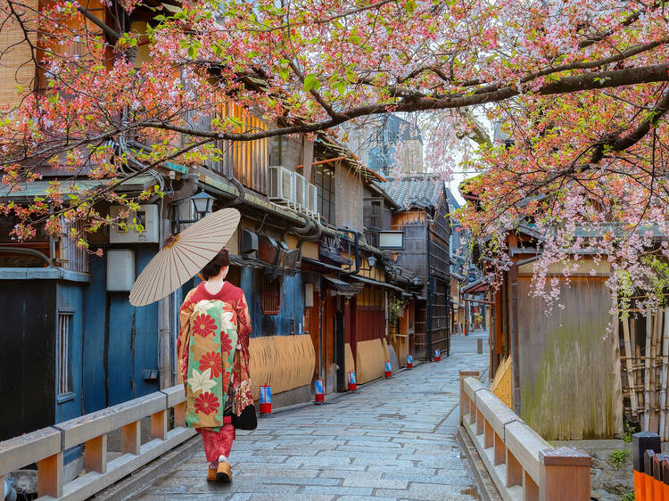 Kyoto to limit tourist access in the historical Gion geisha district