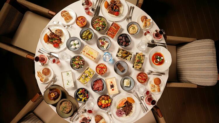 Four Seasons Hotels Istanbul’da iftar yapın