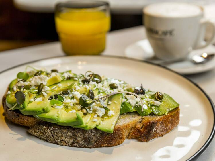 Dónde ir a desayunar hoy: los mejores lugares para tomar zumo, croissant y más