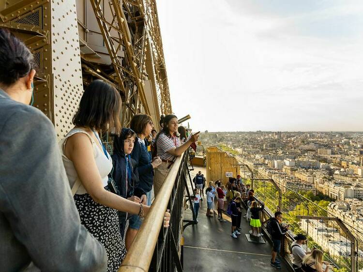 Guided Direct Access to Eiffel Tower