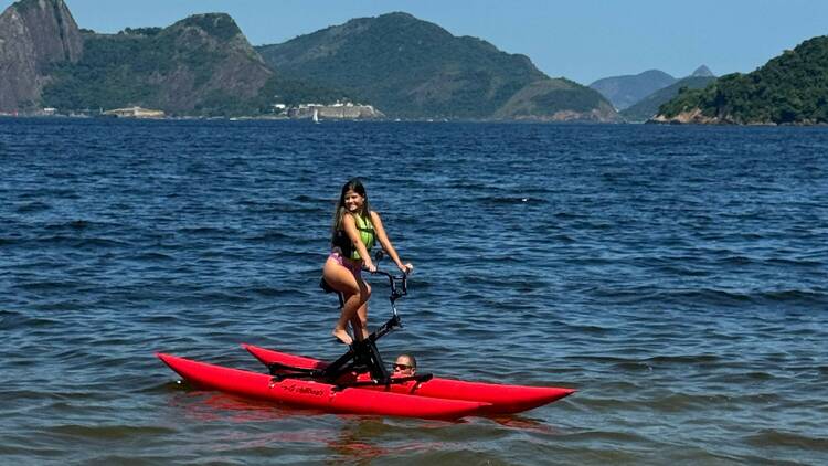 Descobrir novos esportes no mar