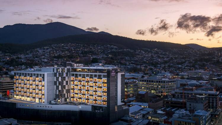 Crowne Plaza Hobart hero shot