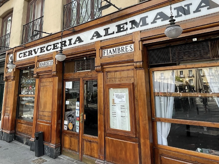 Este local celebra 120 años en el centro de Madrid repartiendo cerveza gratis todo marzo