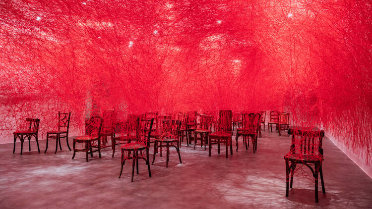 Chiharu Shiota. Everyone, a Universe, 2024. Fundacio Antoni Tàpies, Barcelona.