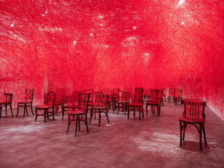 Chiharu Shiota. Everyone, a Universe, 2024. Fundacio Antoni Tàpies, Barcelona.