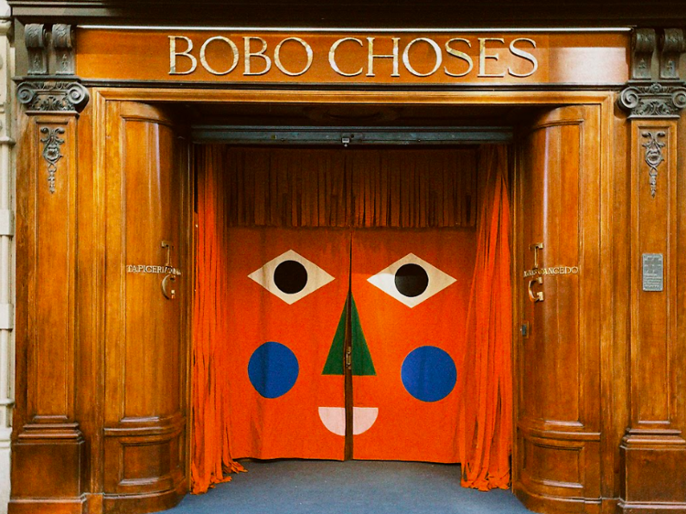 Este local histórico de Barcelona acoge la tienda insignia de Bobo Choses (con una zona artística interactiva)