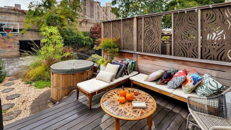 new york airbnbs with hot tubs