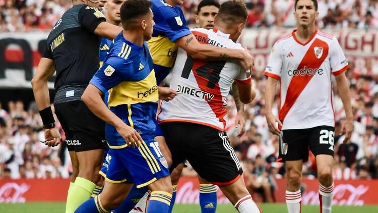 Attend a Boca-River match (or any Buenos Aires superclásico)