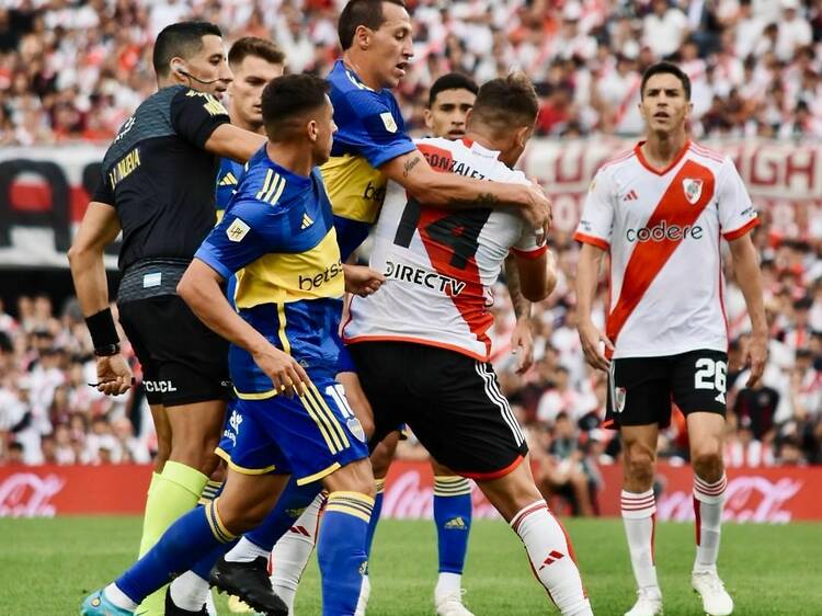 Attend a Boca-River match (or any Buenos Aires superclásico)
