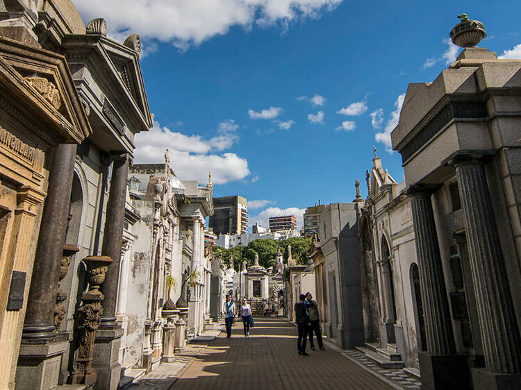 Visitar la tumba de Evita en el Cementerio de la Recoleta