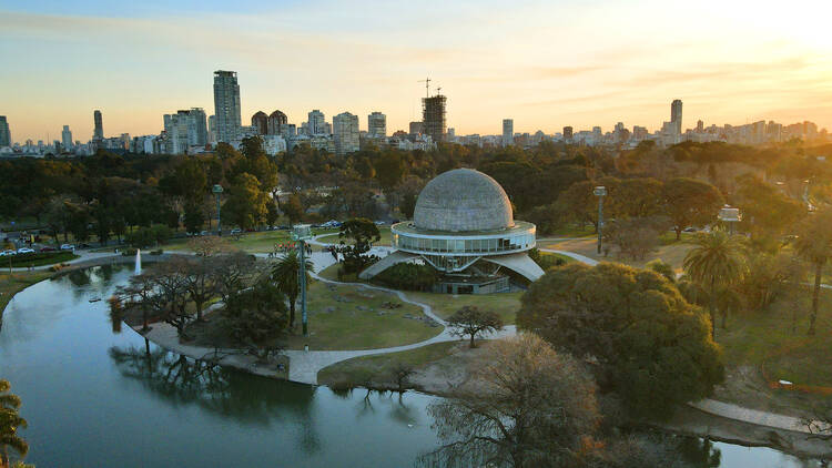 Viajar al espacio en el Planetario Galileo Galilei