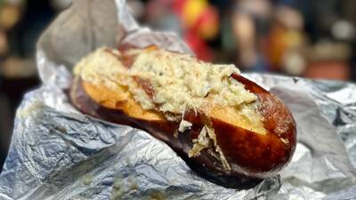 Cheesy Garlic Pretzel Bread Cheesy Garlic Pretzel Bread