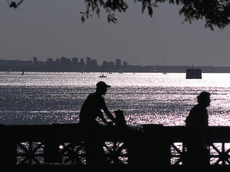 Watch the sunset over the Río de la Plata from Costanera Norte