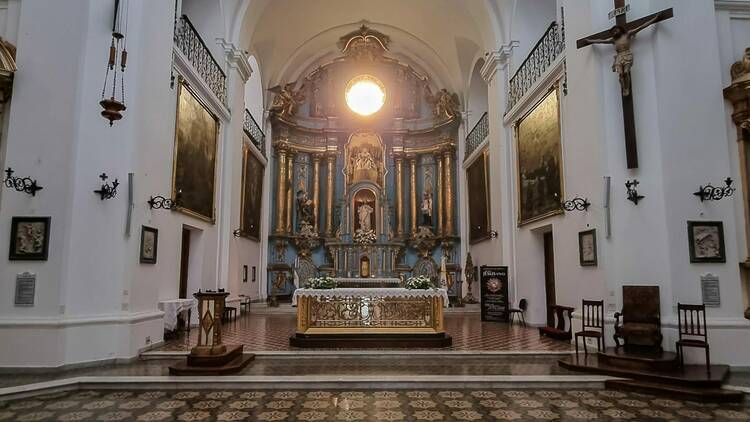 Visita subterránea a la Iglesia San Ignacio de Loyola