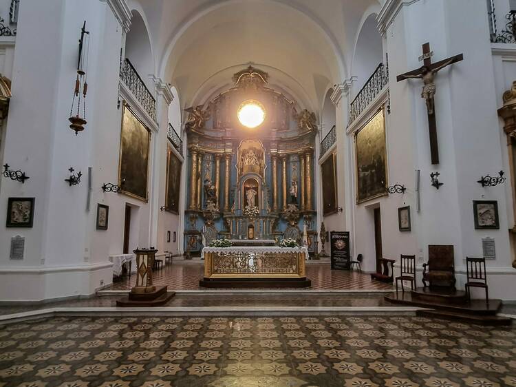 Visita subterránea a la Iglesia San Ignacio de Loyola