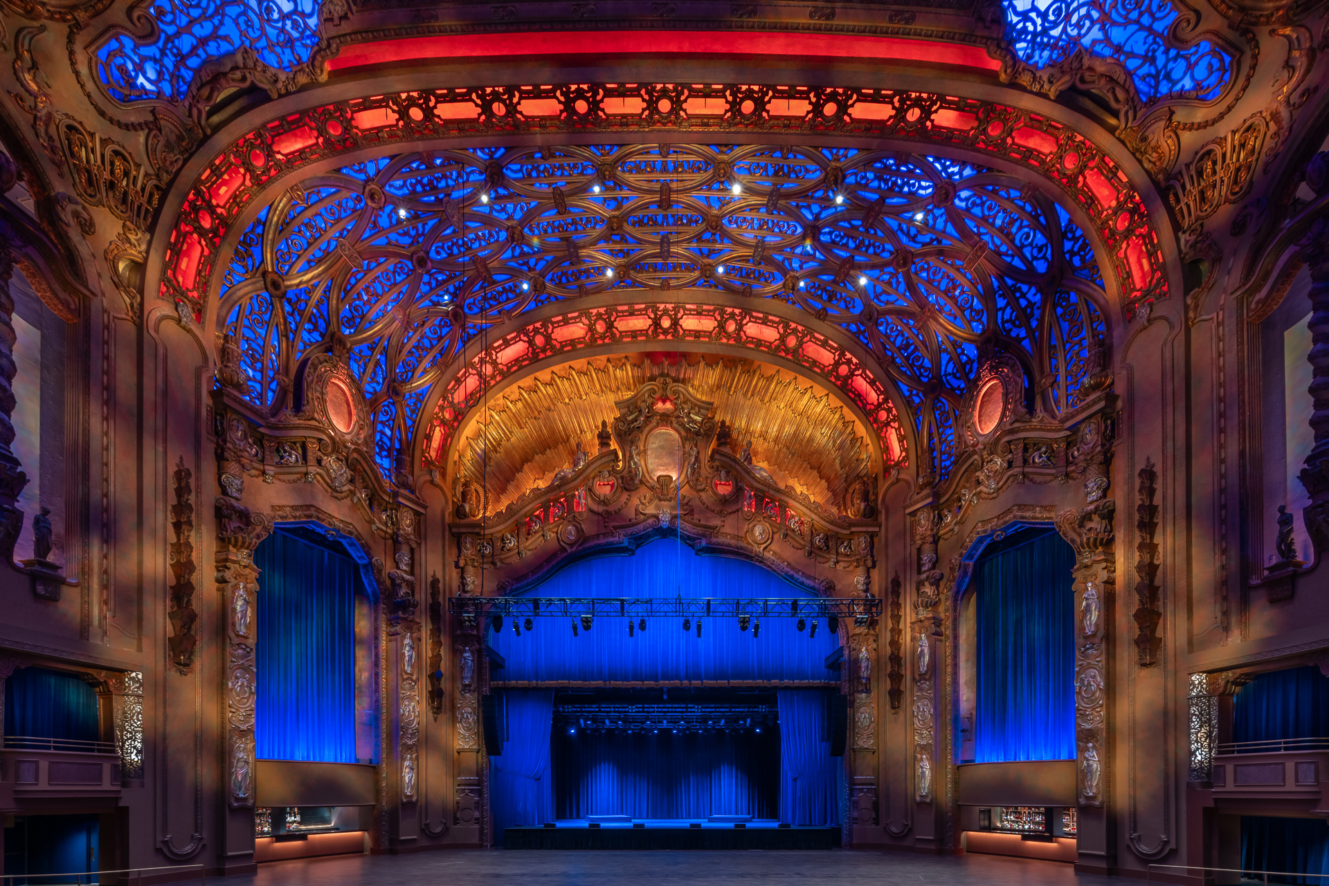 A first look at the newly reopened Brooklyn Paramount historic theater