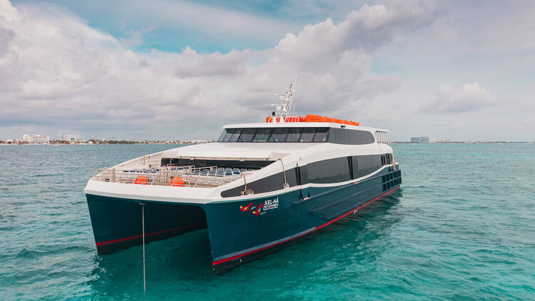 Nuevo Servicio de Ferry de Xcaret Conecta Playa del Carmen con Cozumel Mauricio Nava Time Out 