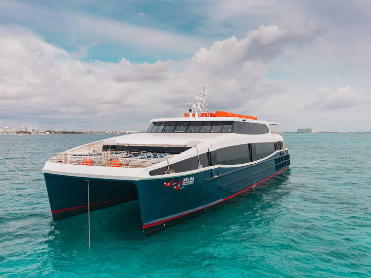 Nuevo Servicio de Ferry de Xcaret Conecta Playa del Carmen con Cozumel Mauricio Nava Time Out 