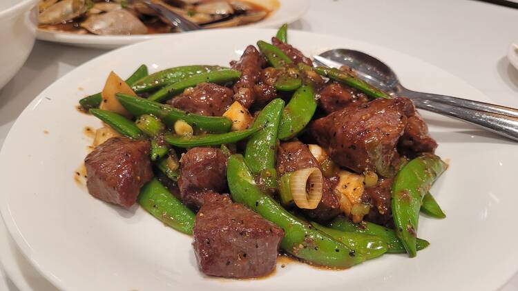 Diced beef and snowpeas