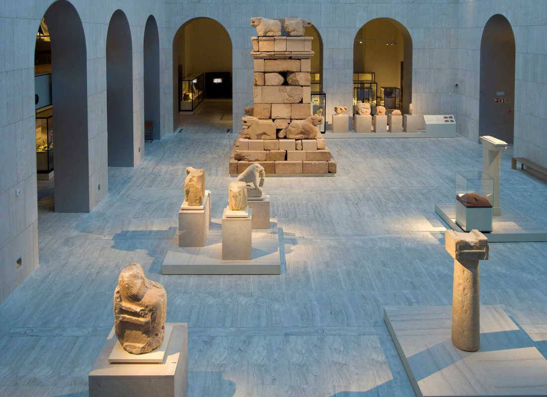 Varias esculturas expuestas en el Museo Arqueol&oacute;gico Nacional
