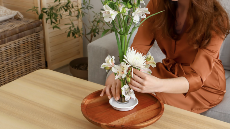 Fusion Flower Arranging: Blending Eastern and Western Influences