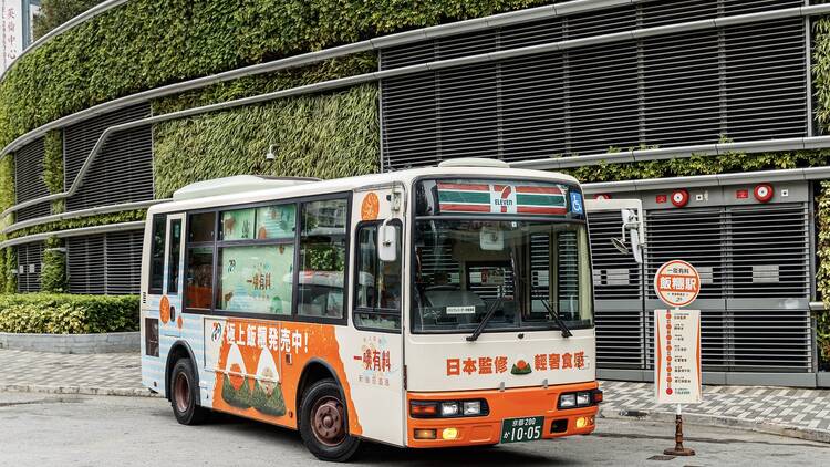 7-eleven onigiri bus