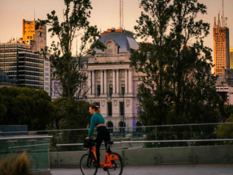 Recorré la ciudad en bicicleta