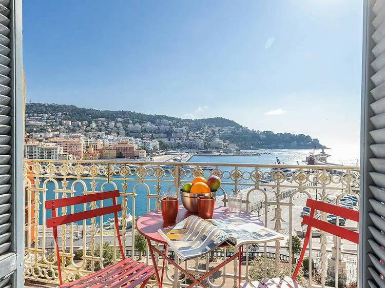 The apartment with seafront views in Old Nice