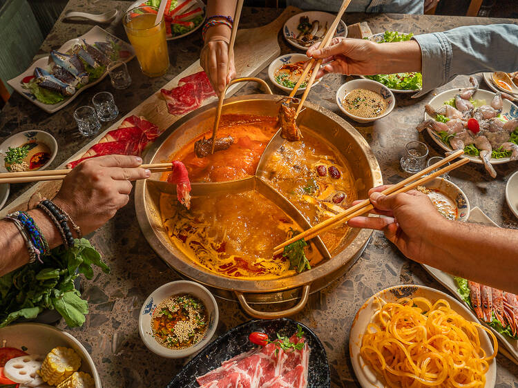 El todopoderoso hotpot chino que arrasa en Madrid se estrena en pleno centro (regalando el postre)