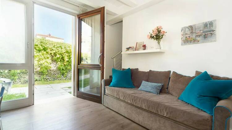 The modern two-bed with garden in Cannaregio