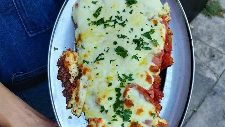 Milanesa napolitana en La Sarita