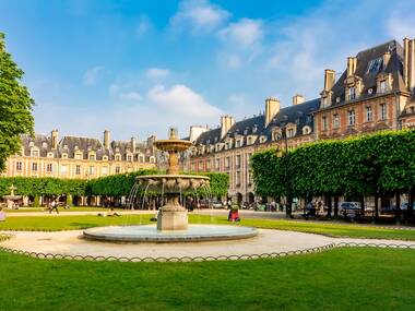 Place des Vosges ou Square Louis XIII Place des Vosges ou Square Louis XIII