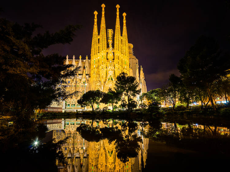 Visita nocturna en la Sagrada Família por Sant Jordi