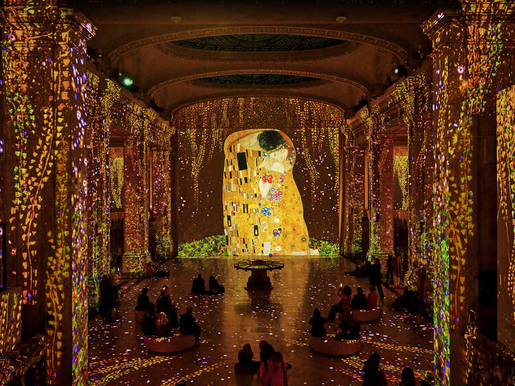 Gold in Motion: Hall des Lumieres