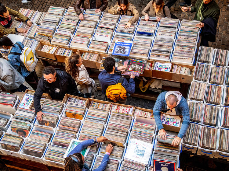 Une vente de 50 000 vinyles de 2 à 10 € va affoler les fous du vinyle à Paris