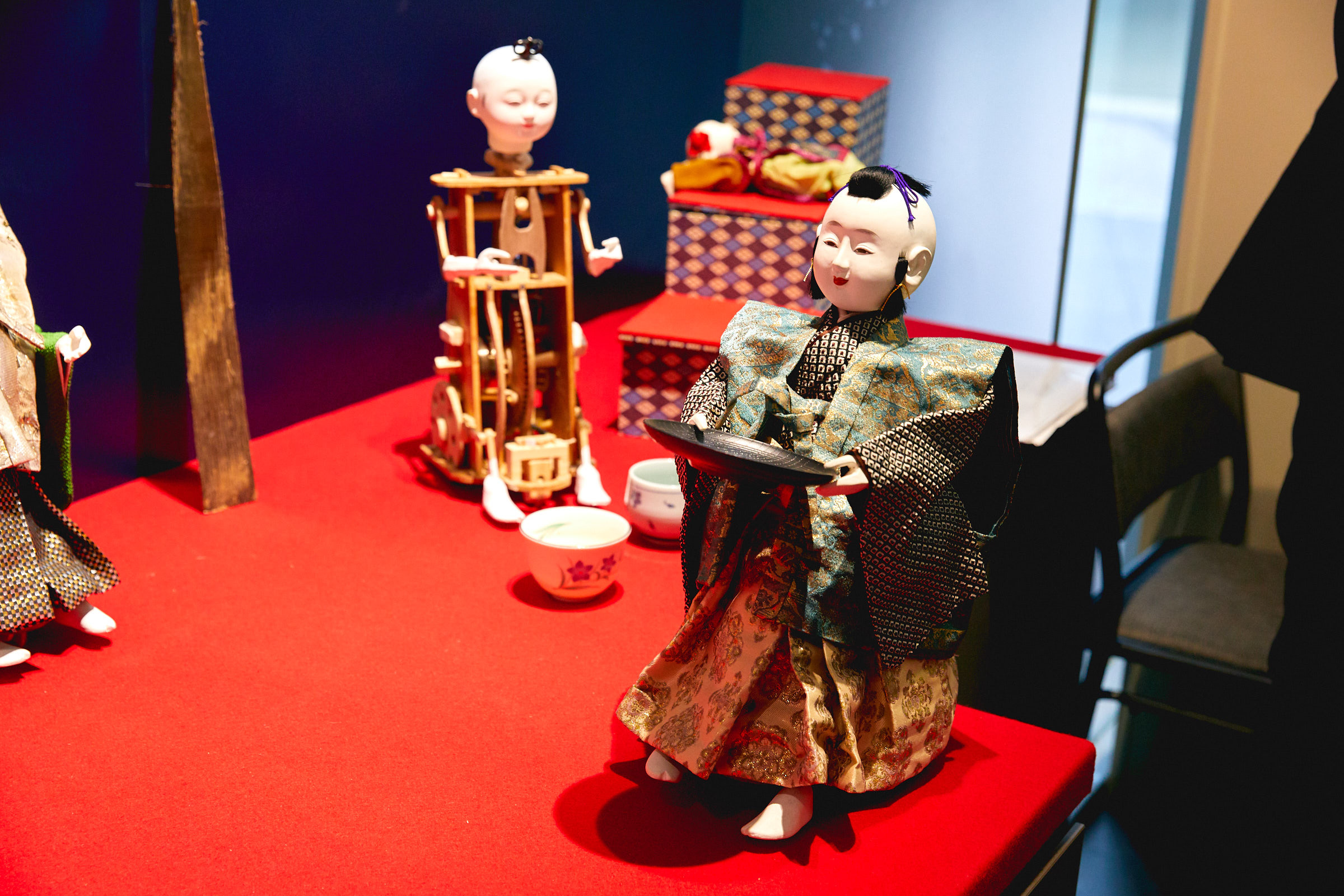 茶運び人形