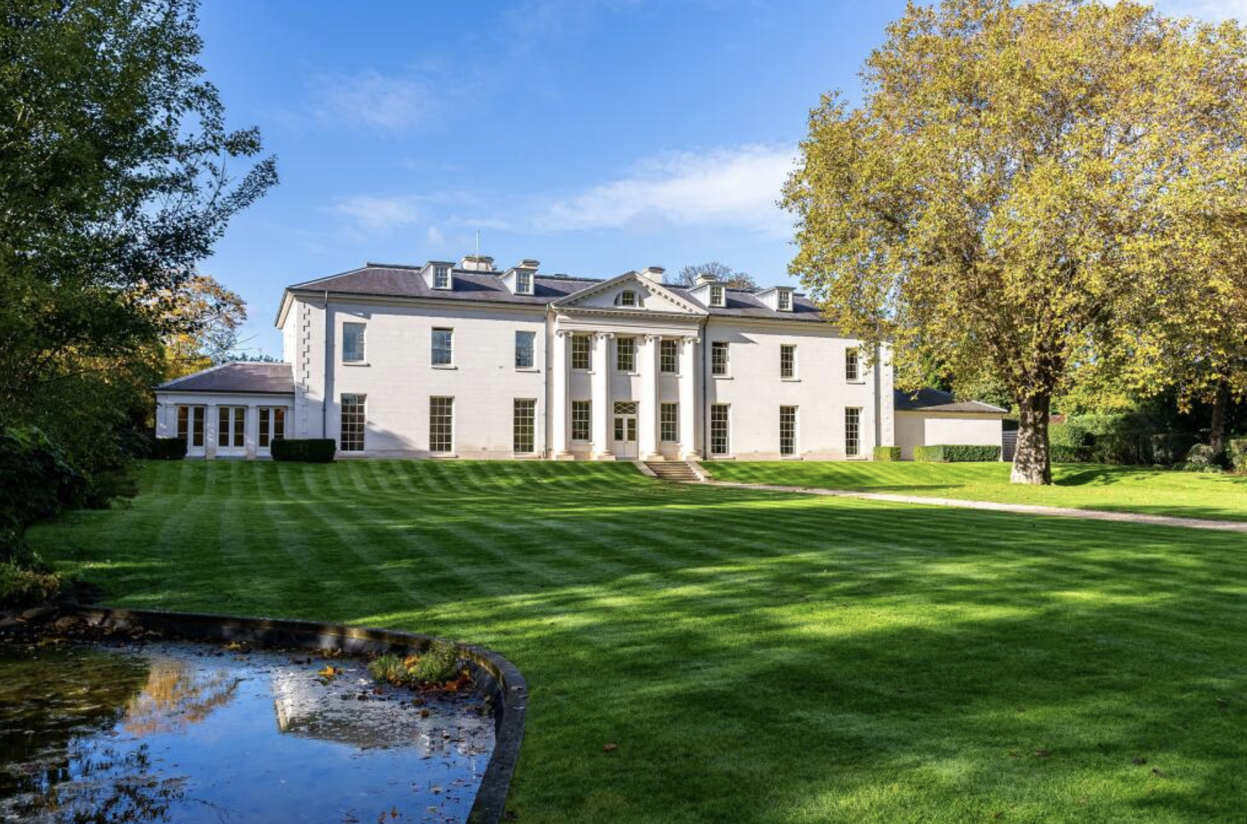 This White House lookalike mansion in southwest London is on the market for £30 million