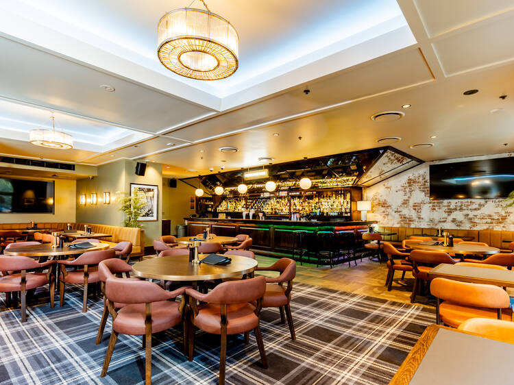 Hotel Coronation opens Park Street Bar & Bistro